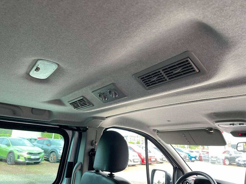 Nissan NV300 Kombi L2H1 2,9t PREMIUM 8 Sitzer