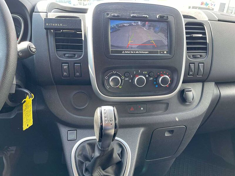 Nissan NV300 Kombi L2H1 9 Sitzer Automatik NAVI AWR