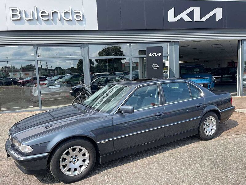 BMW 740 i A V8