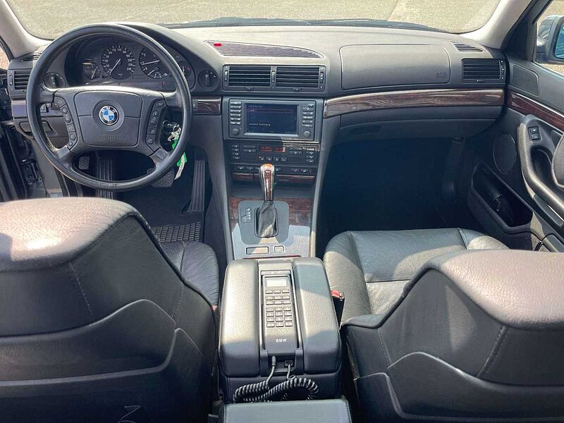 BMW 740 i A V8