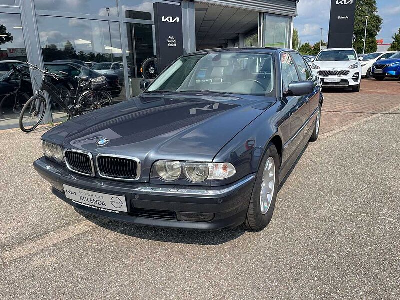 BMW 740 i A V8