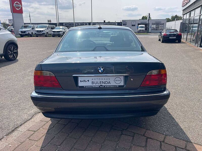 BMW 740 i A V8