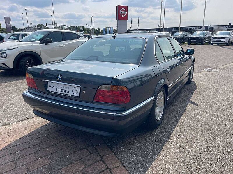 BMW 740 i A V8