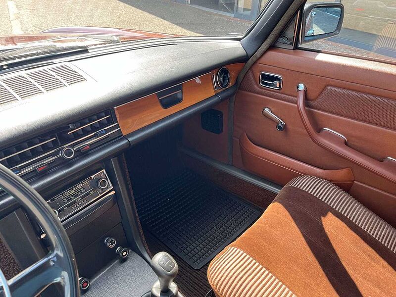 Mercedes-Benz 280